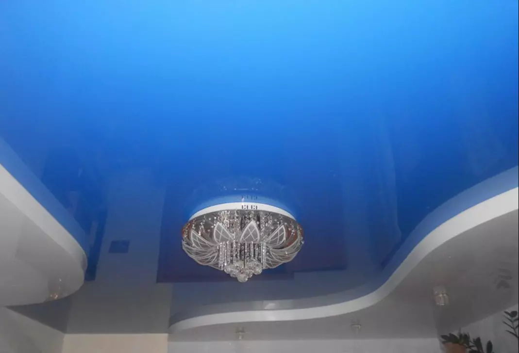 Синий натяжной потолок